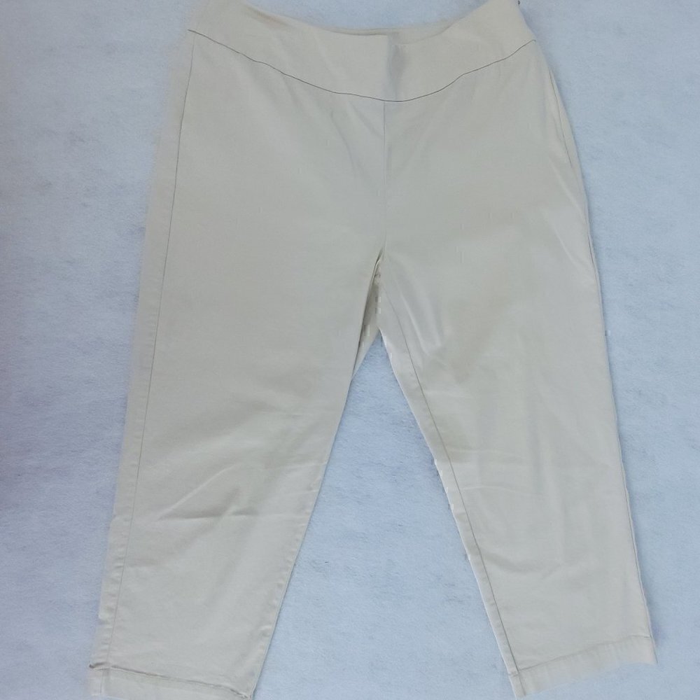 Chico’s Women's Tan, Beige Capri Pants Size 0 = US Size 4